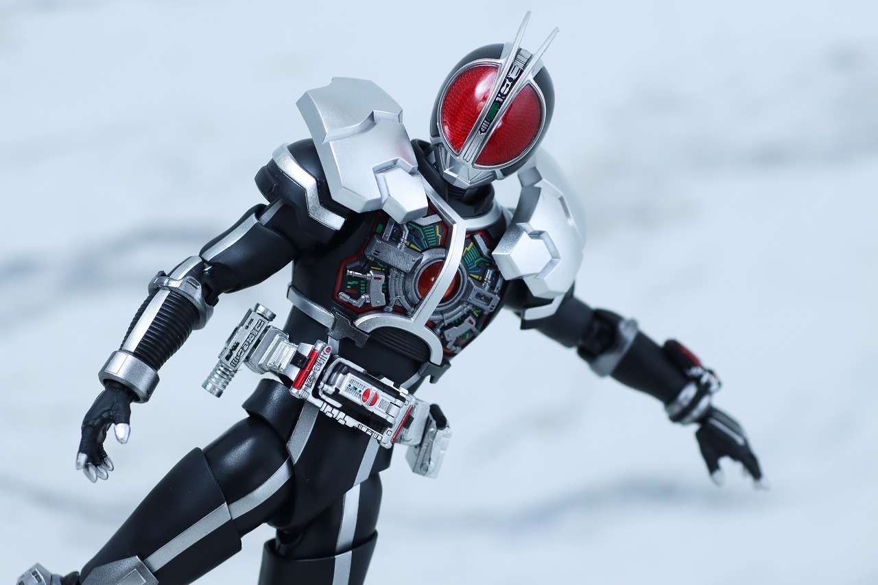 S.H.フィギュアーツ 真骨彫製法 仮面ライダーファイズ アクセル