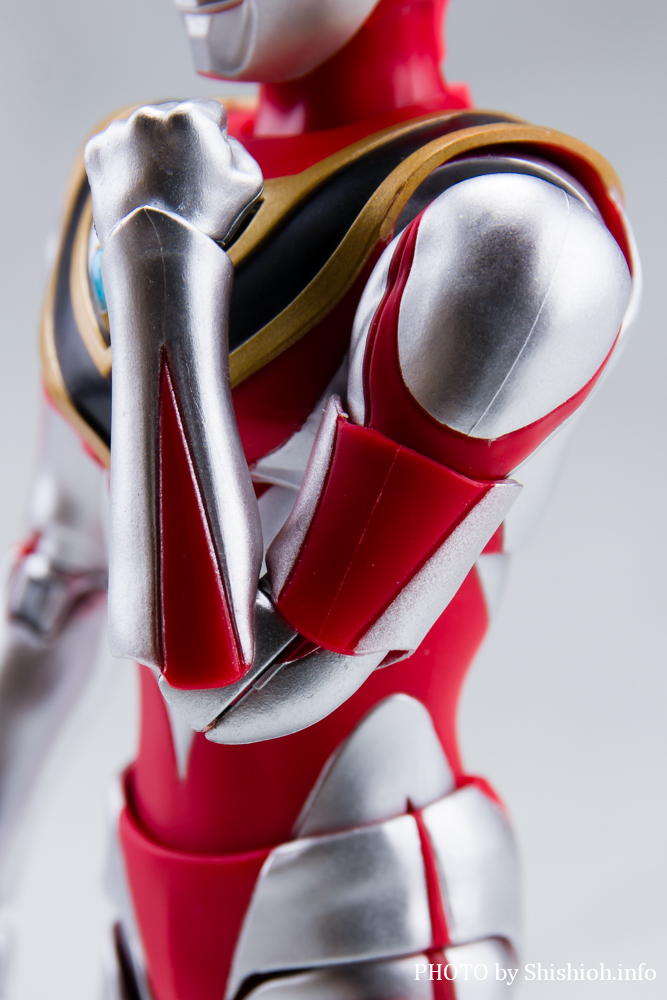 徹底レビュー】S.H.Figuarts（真骨彫製法） ウルトラマンガイア（V2）