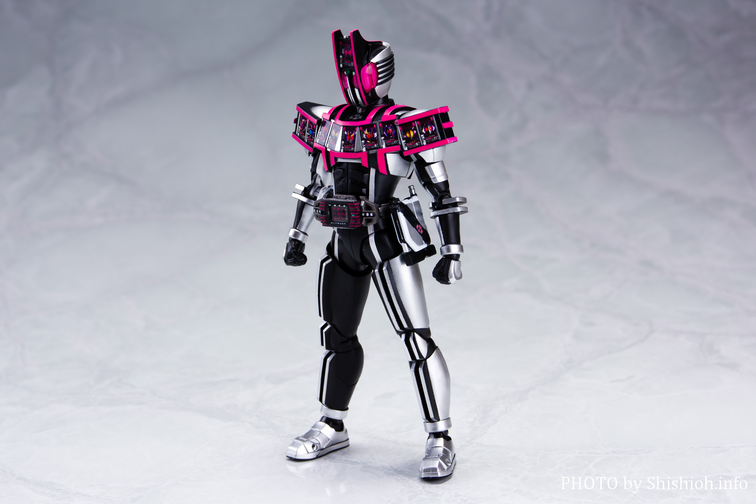 レビュー】 S.H.Figuarts（真骨彫製法） 仮面ライダーディケイド