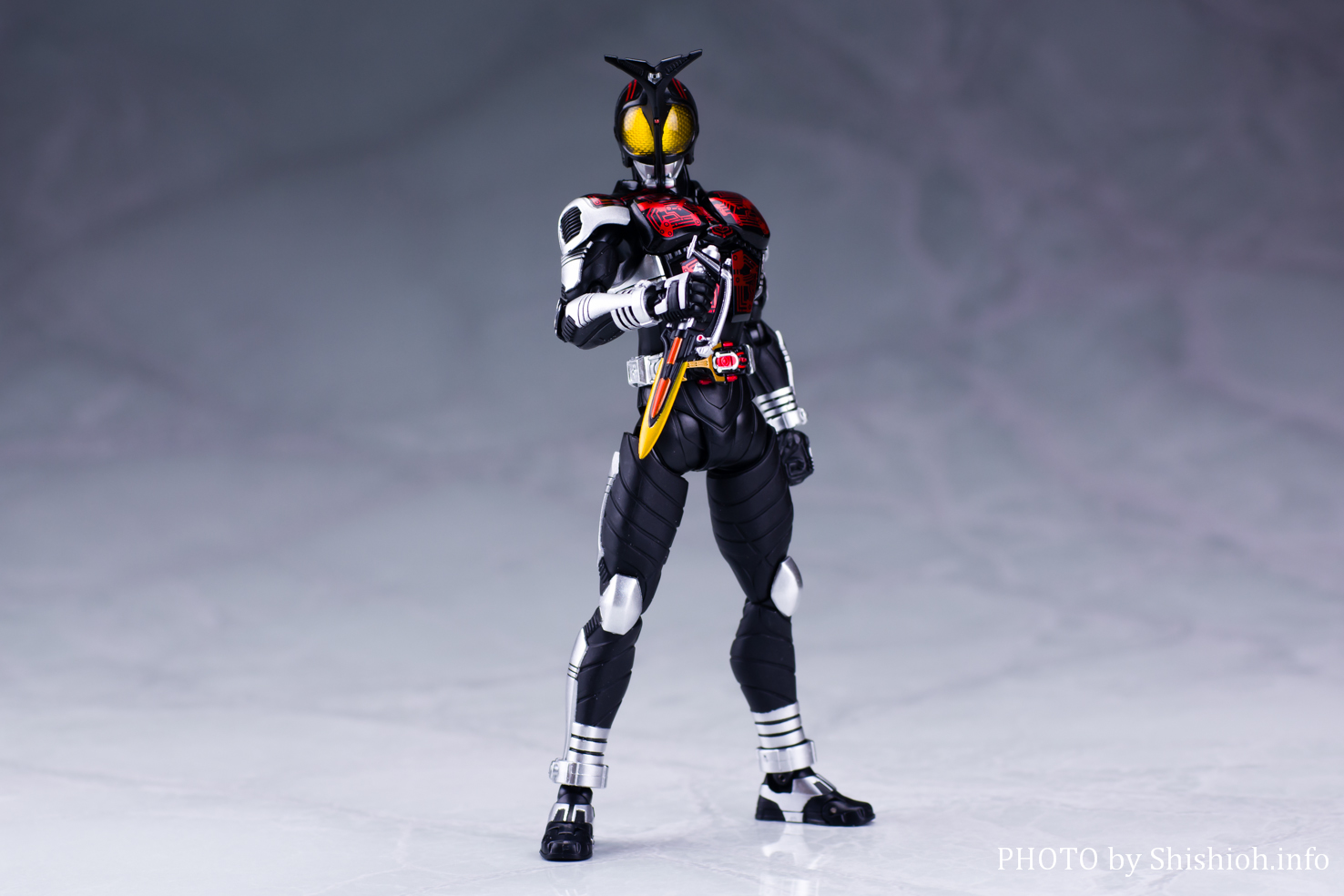 S.H.Figuarts（真骨彫製法）仮面ライダーダークカブト