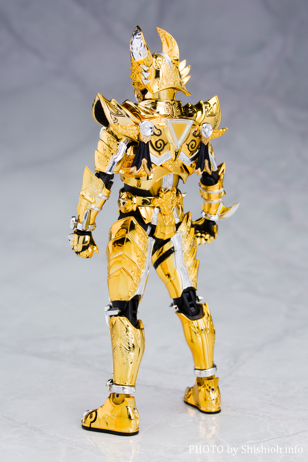 レビュー】S.H.Figuarts （真骨彫製法） 黄金騎士ガロ（冴島鋼牙）