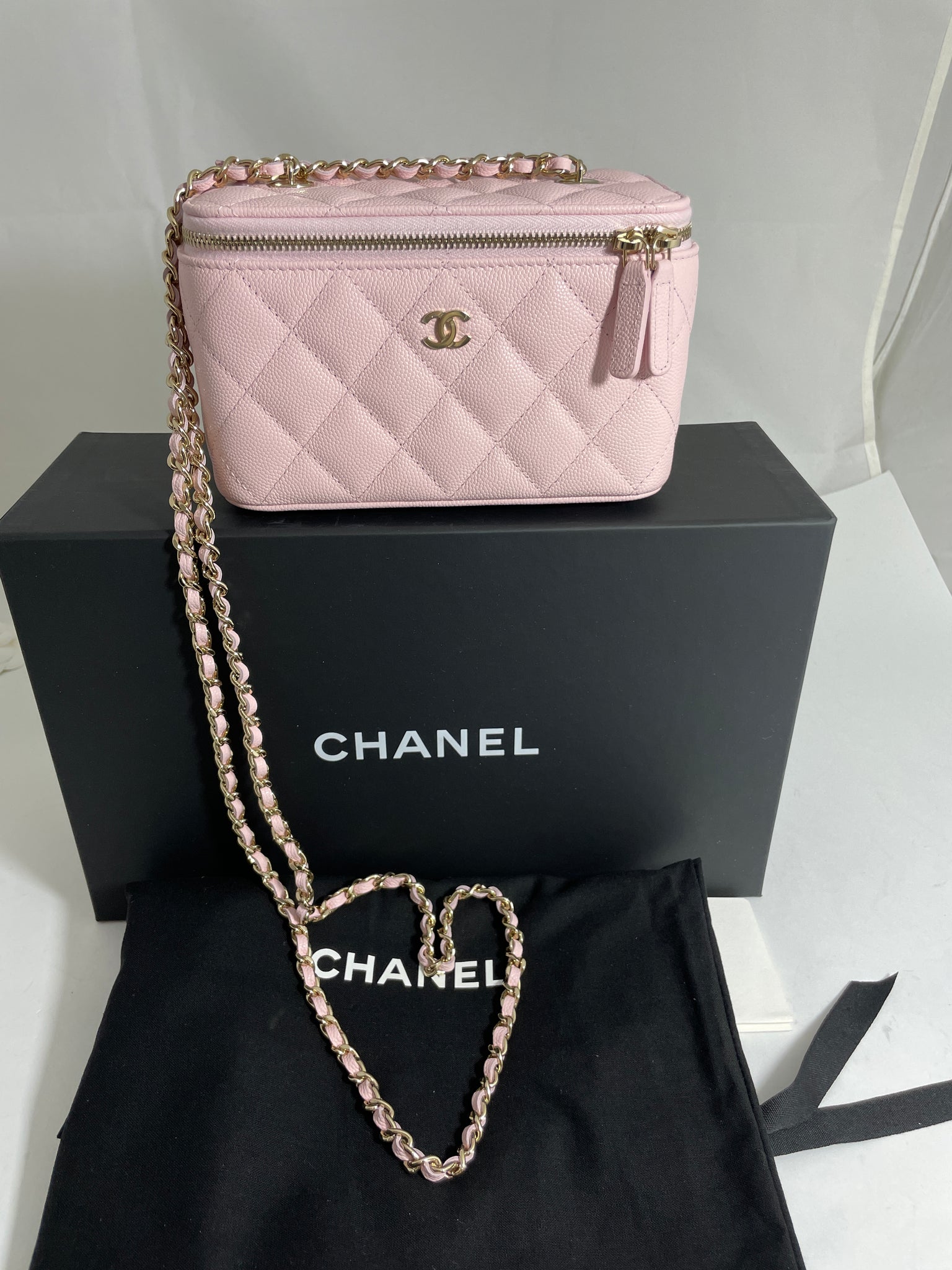 Chanel Classic Pink Caviar Vanity Bag – The Millionaires Closet