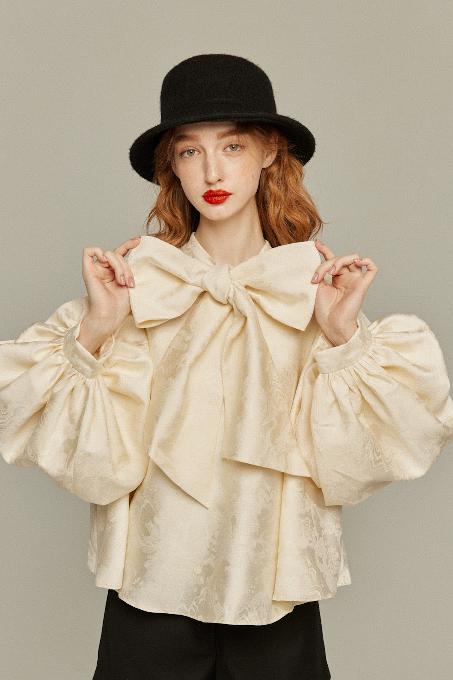 スーベニアショップに寄ろう》バルーンスリーブリボントップス-Ivory