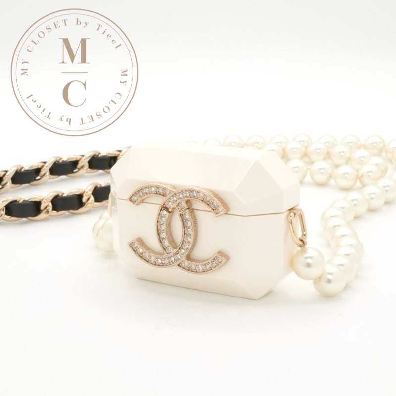CHANEL イヤホンケース ホワイト フェイクパール B21A AirPods CHANEL
