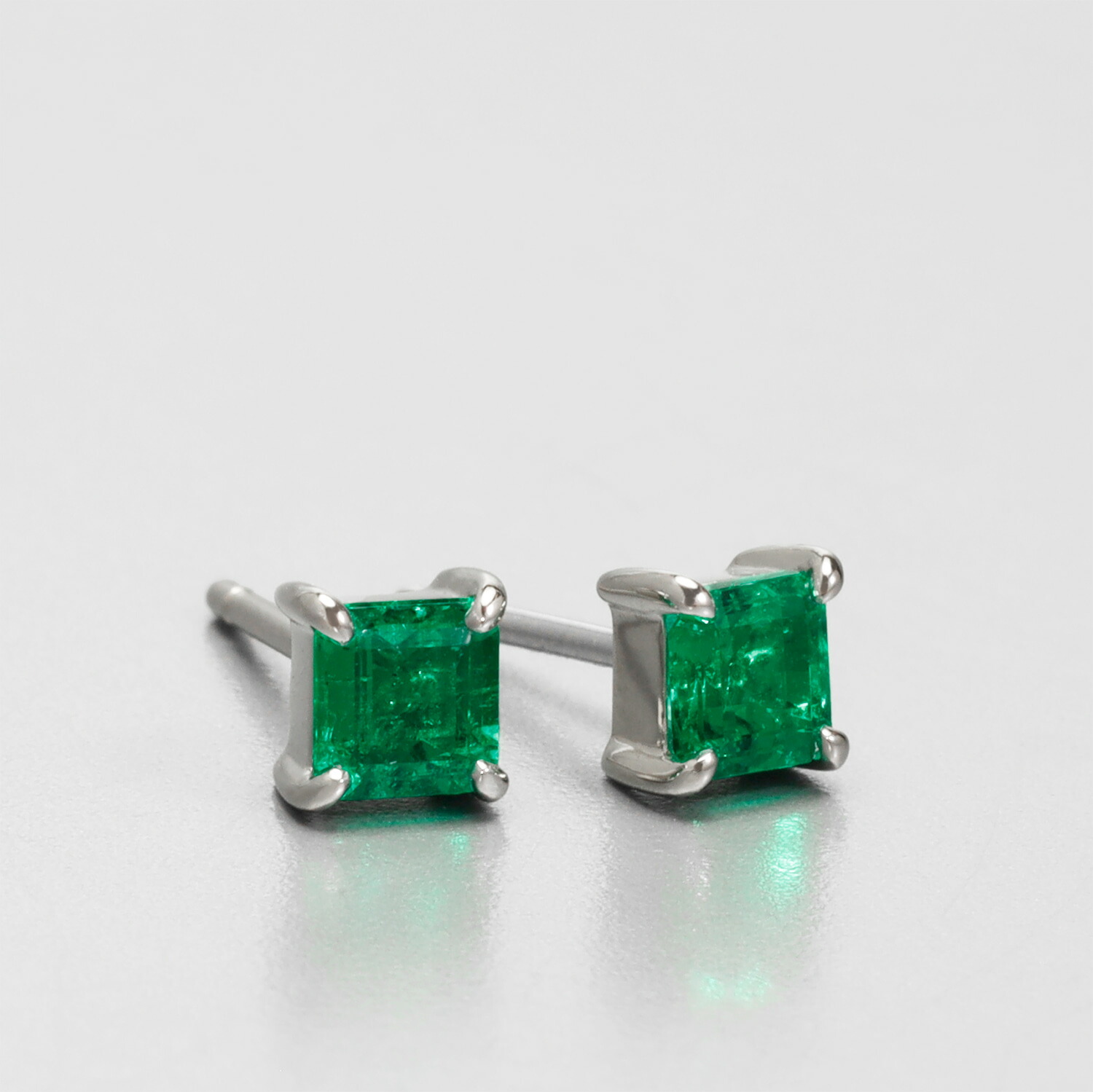 楽天市場】【一点限り】 エメラルド ピアス 0.2ctUP 計0.4ctUP