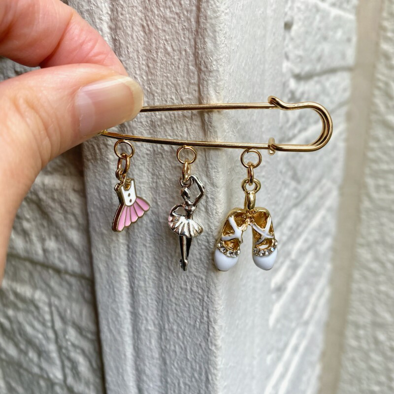 楽天市場】ブローチ バレエ アクセサリー ピンブローチ キーホルダー