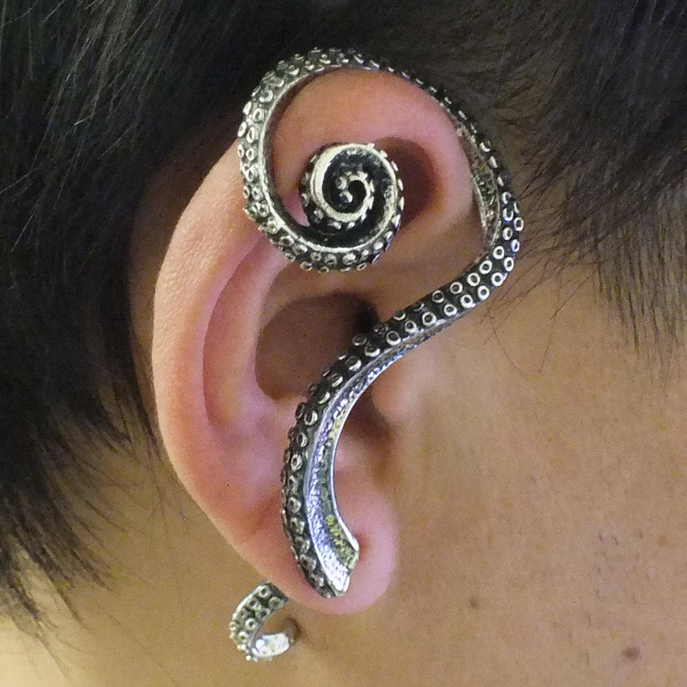 楽天市場】クラーケンの足をモチーフにしたイヤーフックピアス 左耳 右