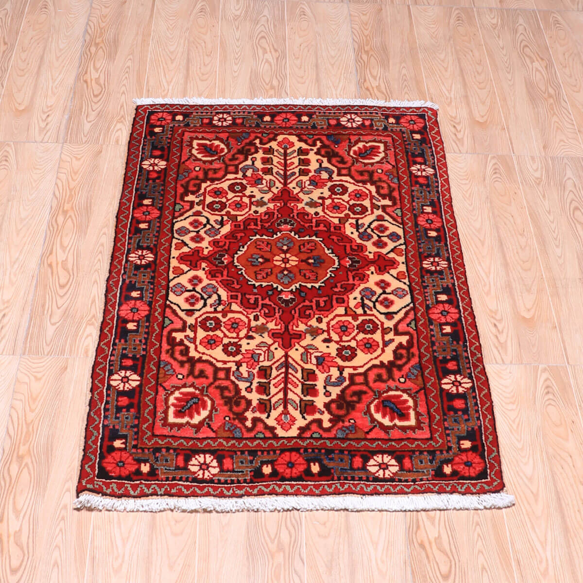 楽天市場】ペルシャ絨毯 イラン製 リビングサイズ 103×63cm 手織り