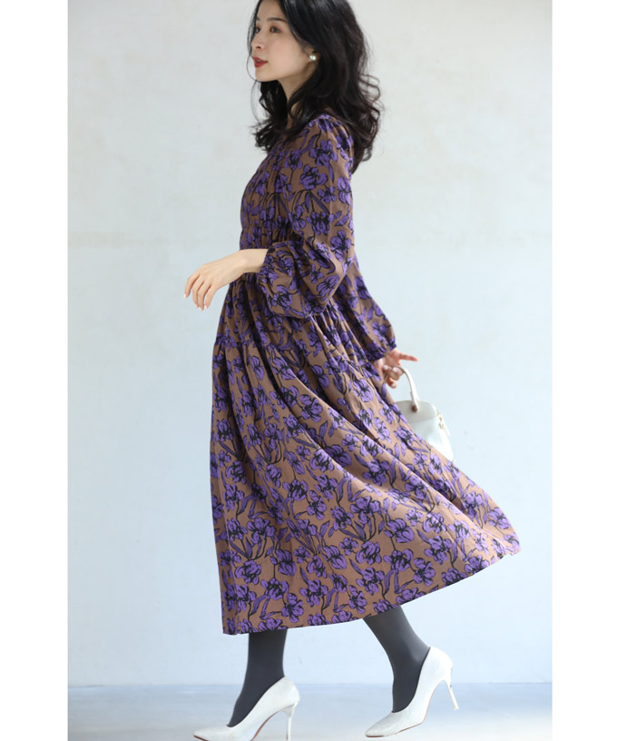楽天市場】（S~3L対応）凛と咲く紫花シャーリングミディアムワンピース
