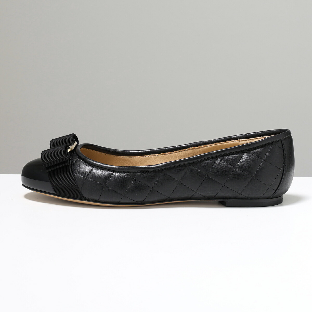 楽天市場】FERRAGAMO フェラガモ パンプス VARINAQ ヴァリナ 0672100