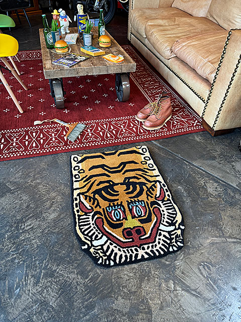 楽天市場】金持ちトラじゅーたん チベタンタイガーラグ （ハーフサイズ