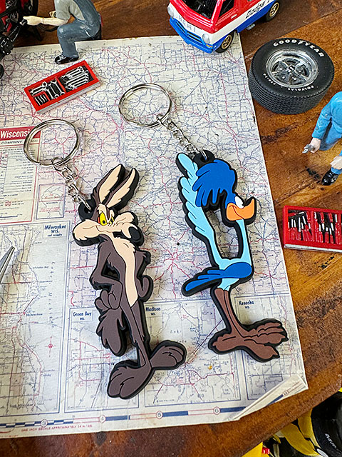 楽天市場】ロードランナー ＆ ワイリーコヨーテ ラバーキーホルダー