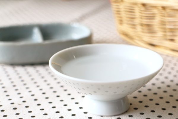 楽天市場】高台平盃深口 一日の終りにうまい一杯を 利き酒盃 白磁 盃