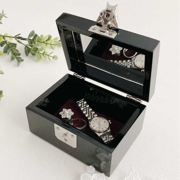 楽天市場】螺鈿細工 宝石箱 小物入れ 青に螺鈿の上品な輝き 孔雀の