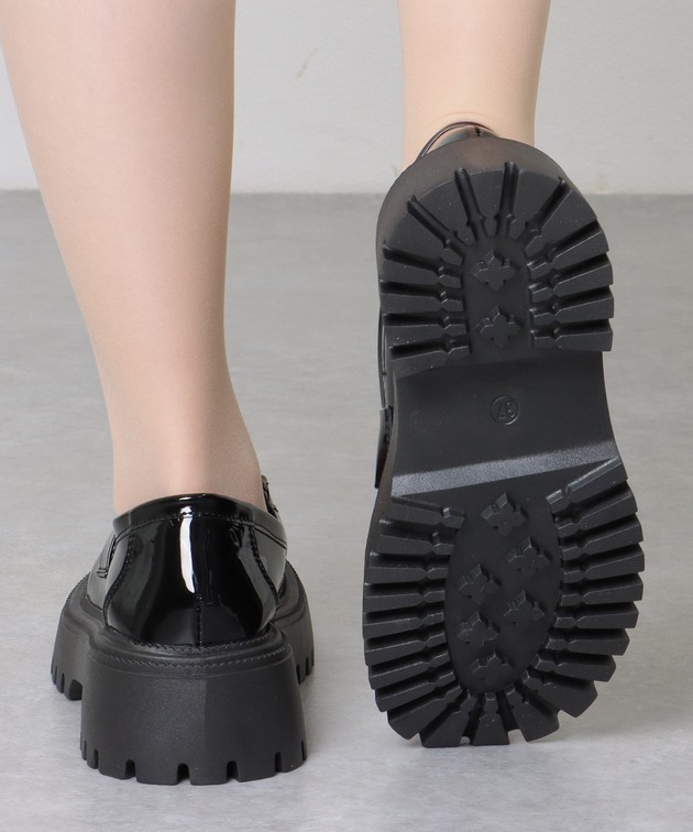 楽天市場】クロコ風 エナメル調 厚底 バックル付き ローファー 女性