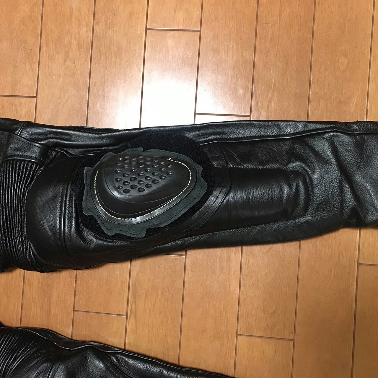 楽天市場】【Clooney】膝カップ入り P06 牛革 カウハイド レザーパンツ