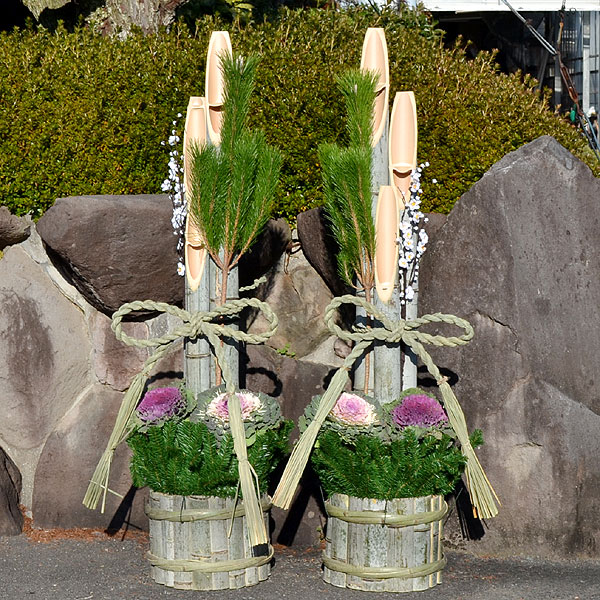 楽天市場】門松(企業・店舗様用) 1.7m 竹タイプ 一対 大型 販売 玄関