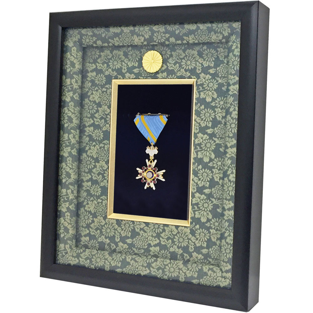 楽天市場】勲章飾り額 GT24 額縁外寸 276×336 叙勲 勲章 褒章 単光章