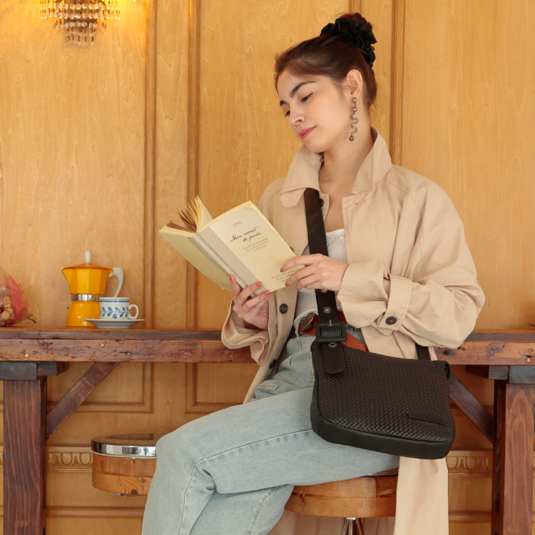 楽天市場】ショルダーバッグ レディース 斜めがけ 軽量 ブランド 本革