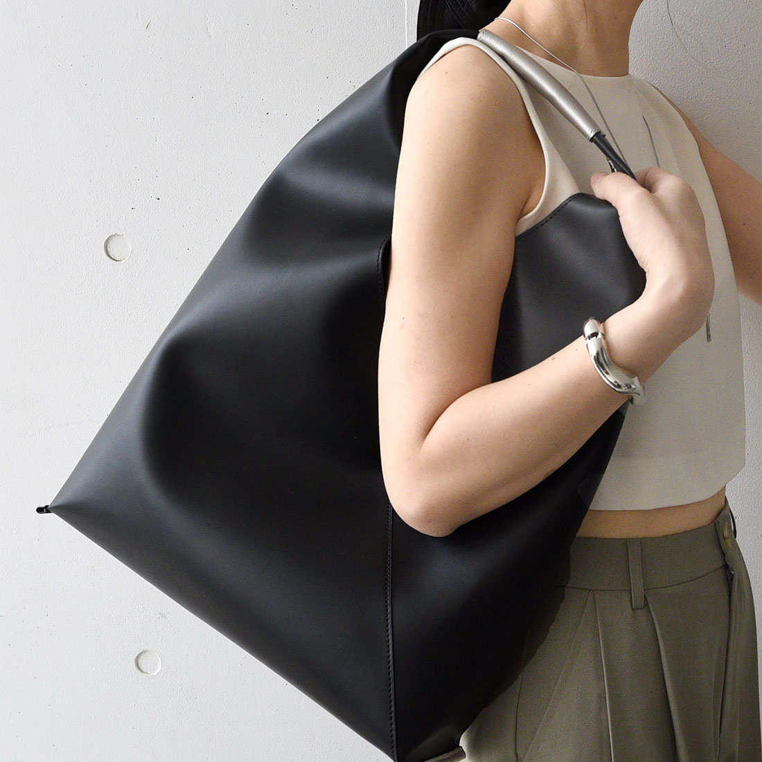 楽天市場】【50％OFF】styiro トートバッグ 三角 ショルダーバッグ 大