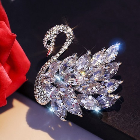 楽天市場】スワロフスキー CZダイアモンド スワン ( 白鳥 ) ブローチ