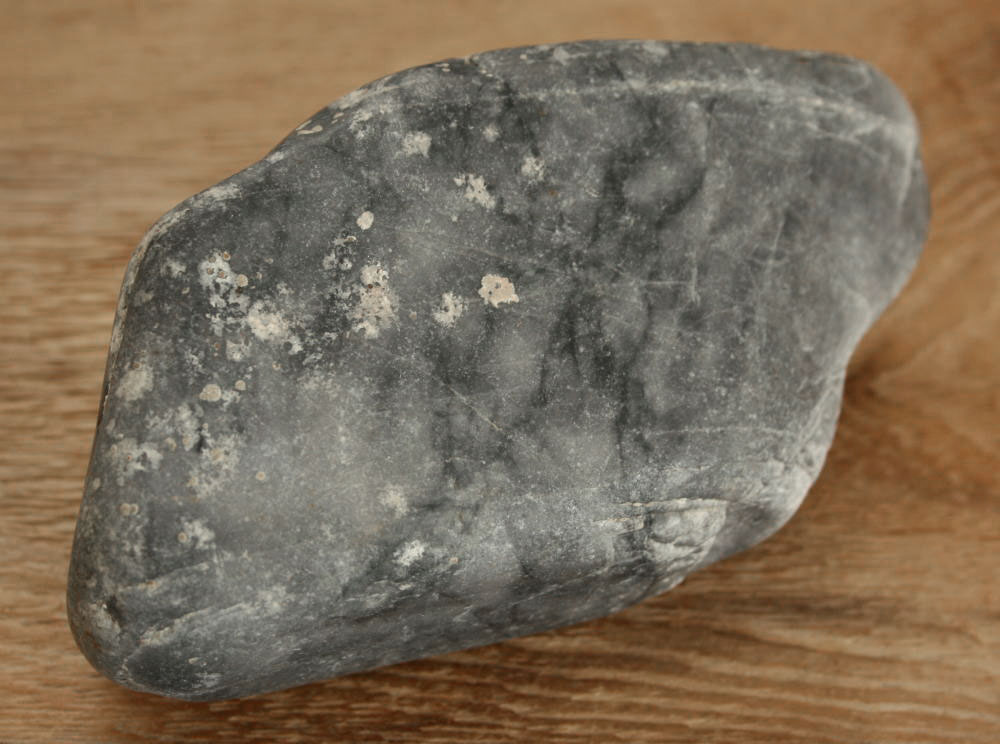 楽天市場】糸魚川黒翡翠原石 G00915 140mm*65mm*55mm 糸魚川 黒ひすい