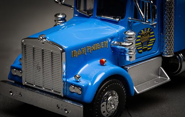 楽天市場】ミニカー CORGI 1/50 トレーラートラック アイアンメイデン