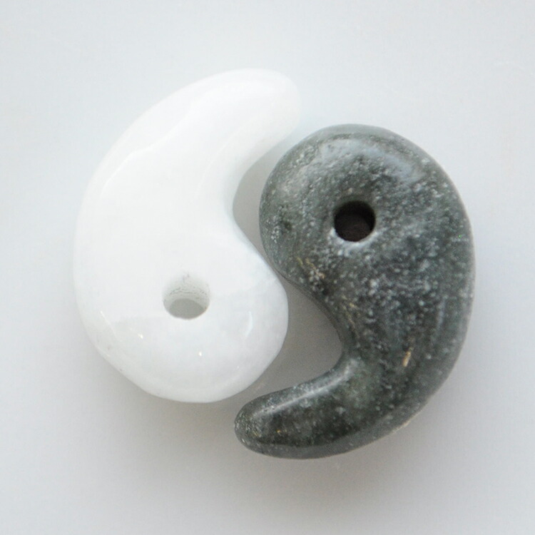 楽天市場】糸魚川翡翠 勾玉 18mm 白黒セット 糸魚川 ヒスイ 勾玉