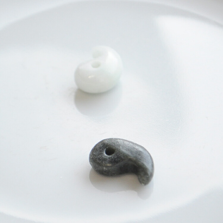 楽天市場】糸魚川翡翠 勾玉 18mm 白黒セット 糸魚川 ヒスイ 勾玉