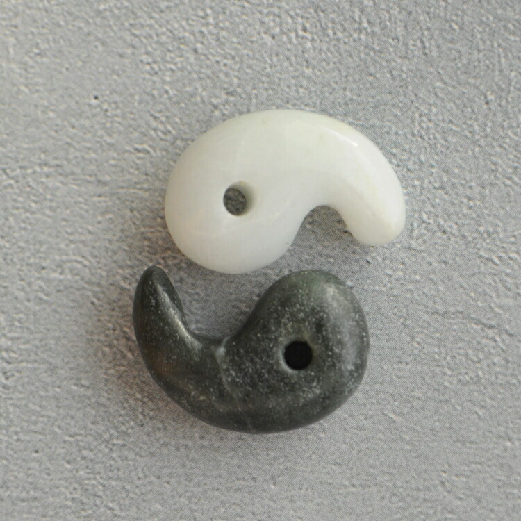 楽天市場】糸魚川翡翠 勾玉 18mm 白黒セット 糸魚川 ヒスイ 勾玉