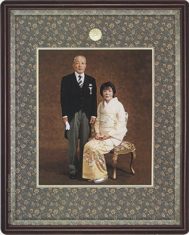 楽天市場】叙勲・褒章記念 写真額 四つ切 桜材 マホガニ色 送料無料