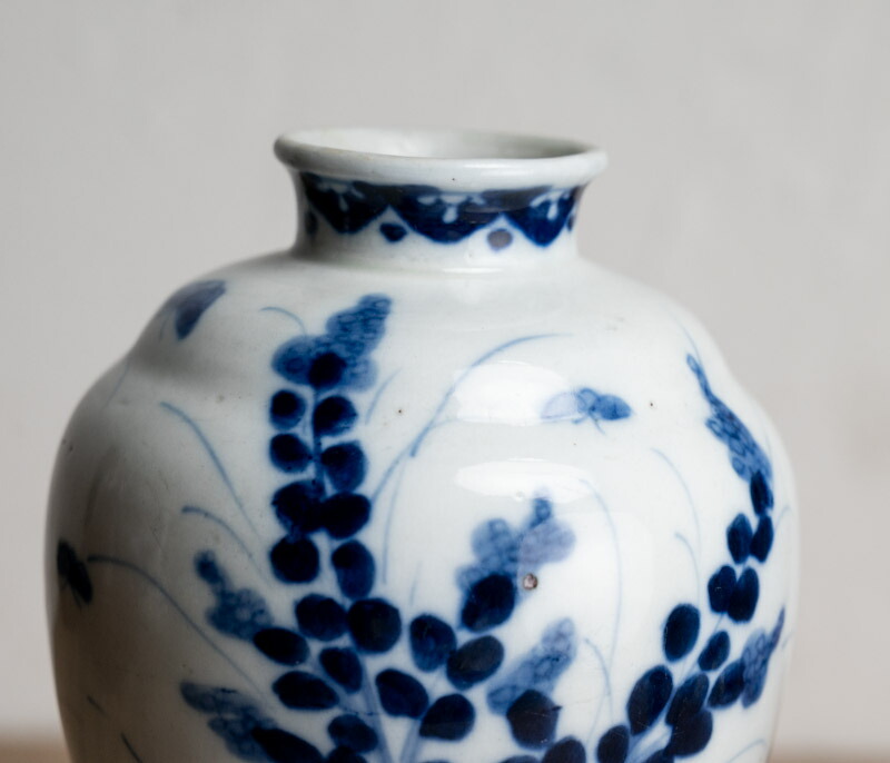 楽天市場】骨董○伊万里染付花蝶文花瓶○ | 明治時代-19世紀頃 | 肥前