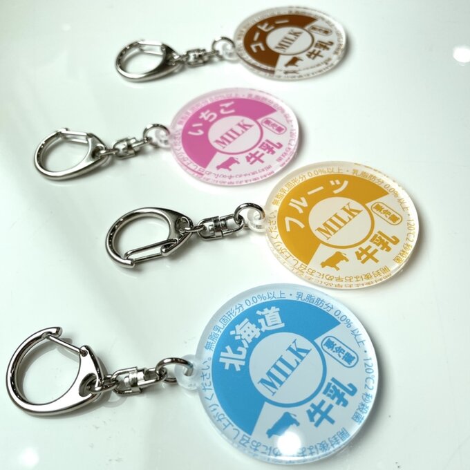 楽天市場】【送料無料】牛乳キャップ風 アクリルキーホルダー【いちご