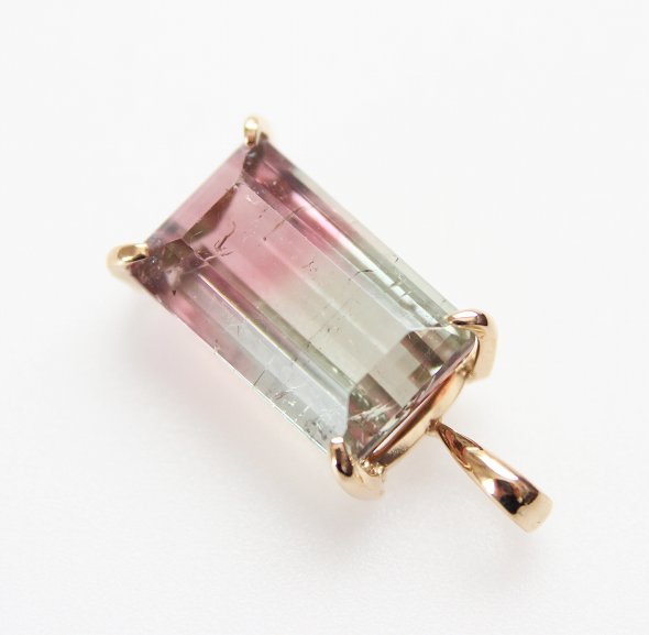 楽天市場】バイカラートルマリン ペンダントトップ K18（レクタングル