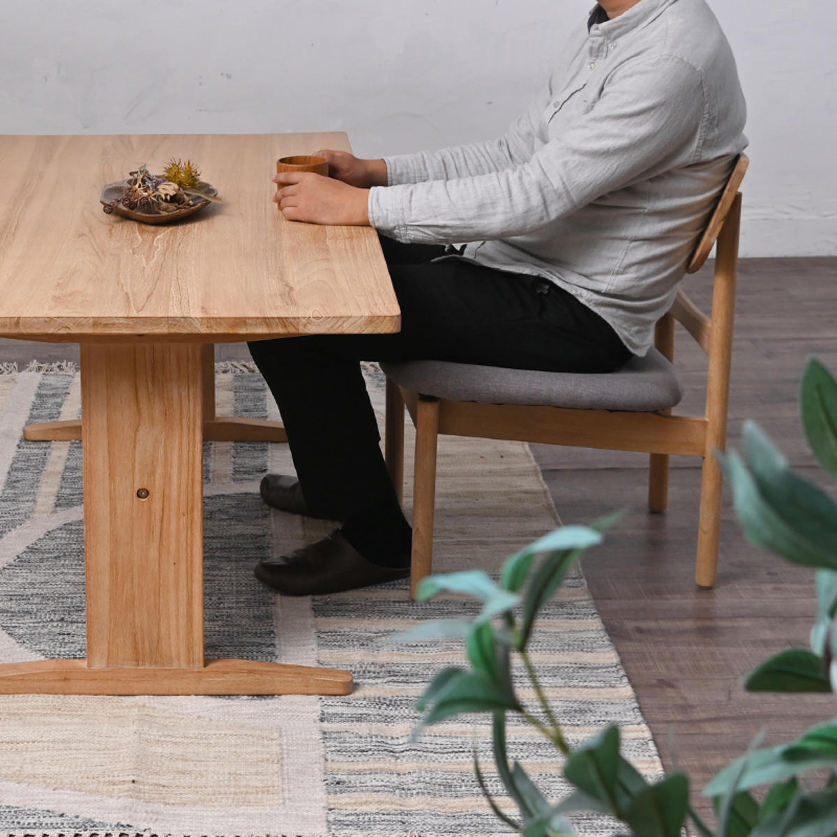 楽天市場】ダイニングチェア ロータイプ チーク無垢材 CALM 座面高37cm