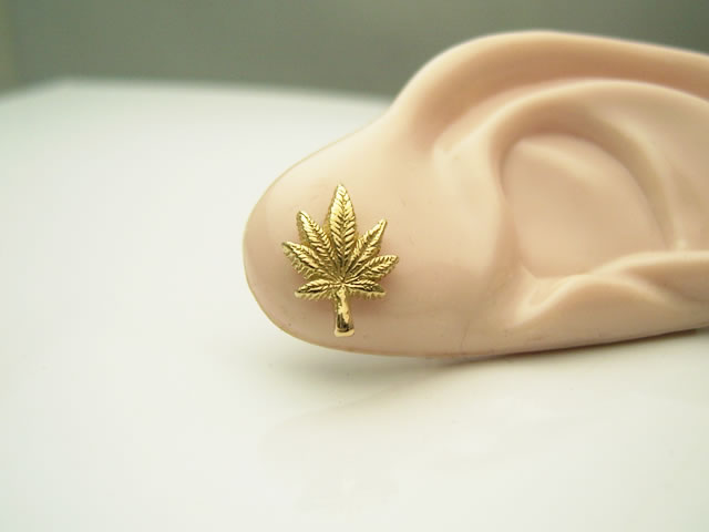 楽天市場】ラブクラフト 【18金製の 大麻草ピアス 1個】 18金製の