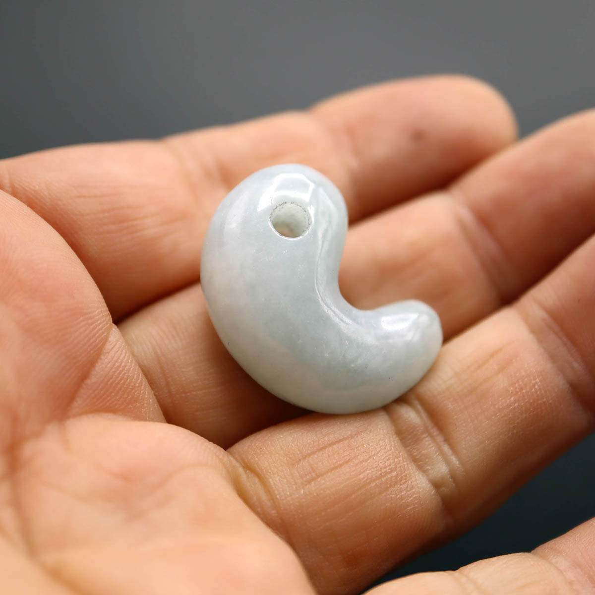 楽天市場】アイスジェイド ミャンマー産 本翡翠 勾玉 2.7cm 5月の