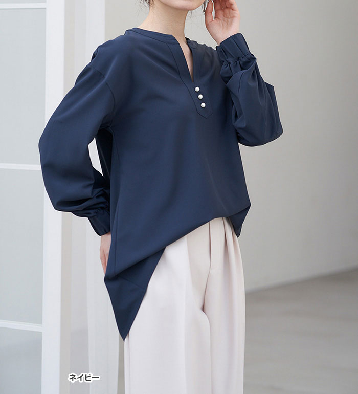 楽天市場】3つの機能付 パール調ボタン付スキッパーブラウス