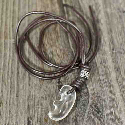 楽天市場】【一点物】獣形勾玉（まがたま） 天然水晶 ネックレス