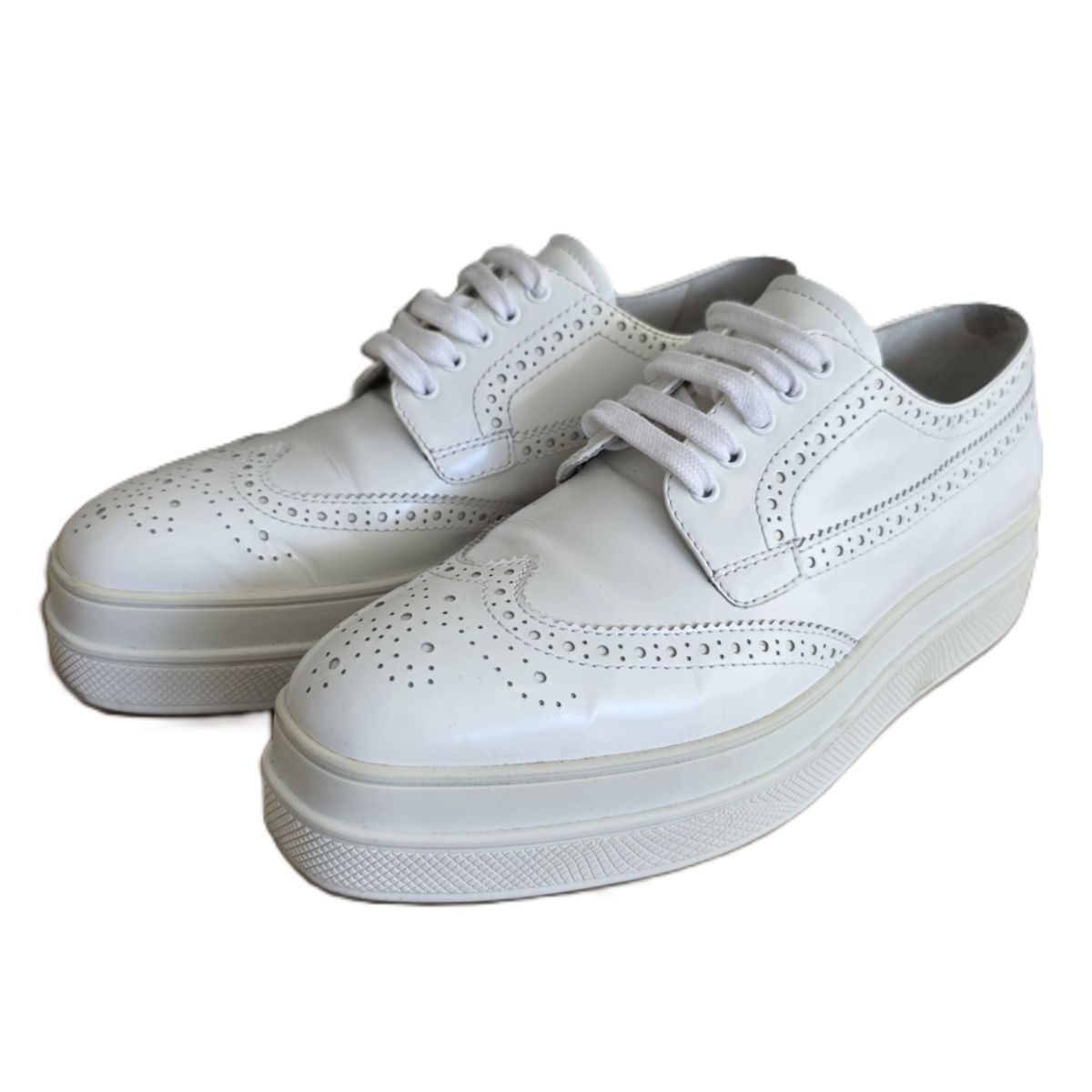 楽天市場】プラダ 靴 エナメル（カラーホワイト）（靴）の通販