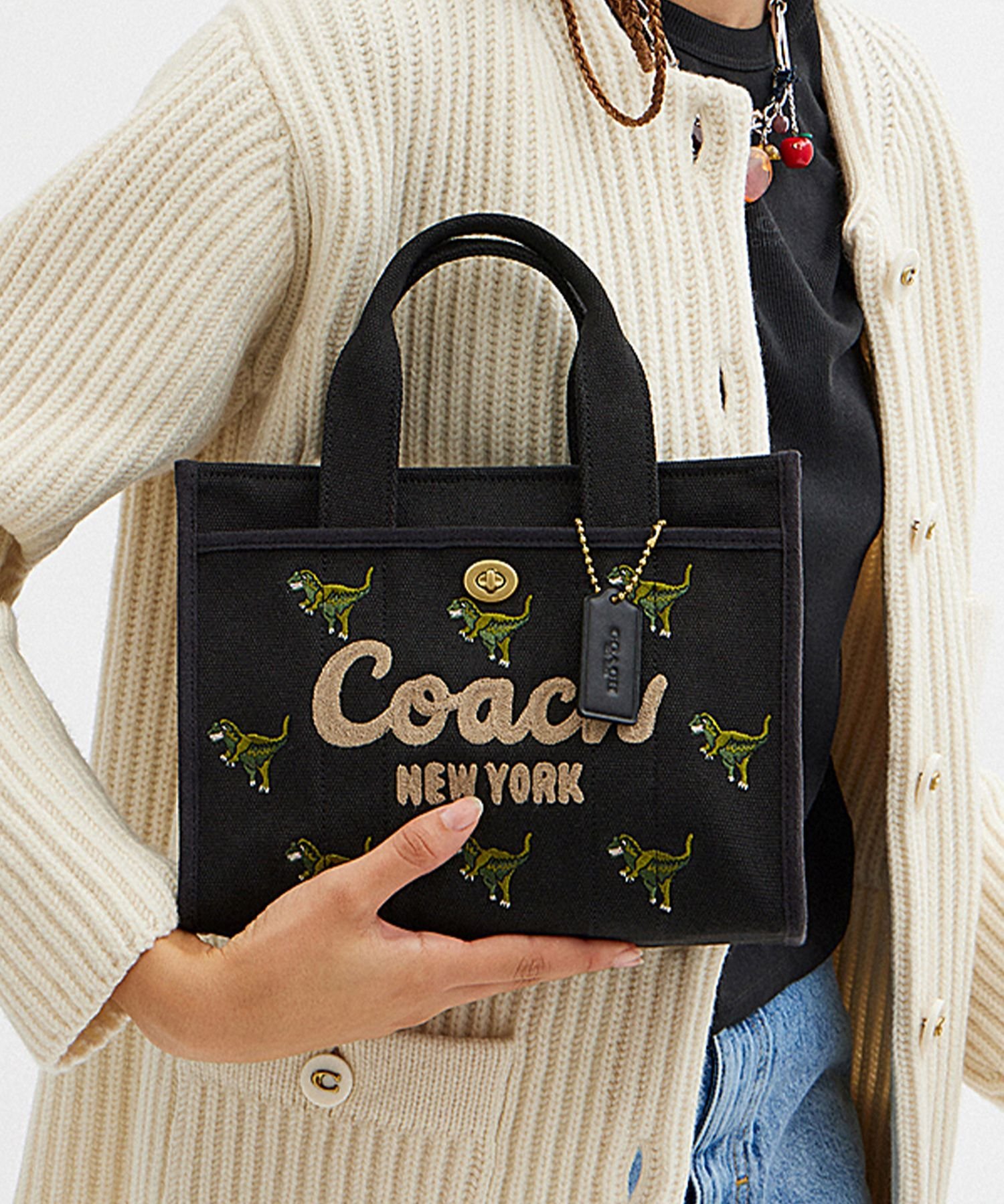 COACH｜【公式】日本限定 カーゴ トート バッグ 26・レキシー プリント