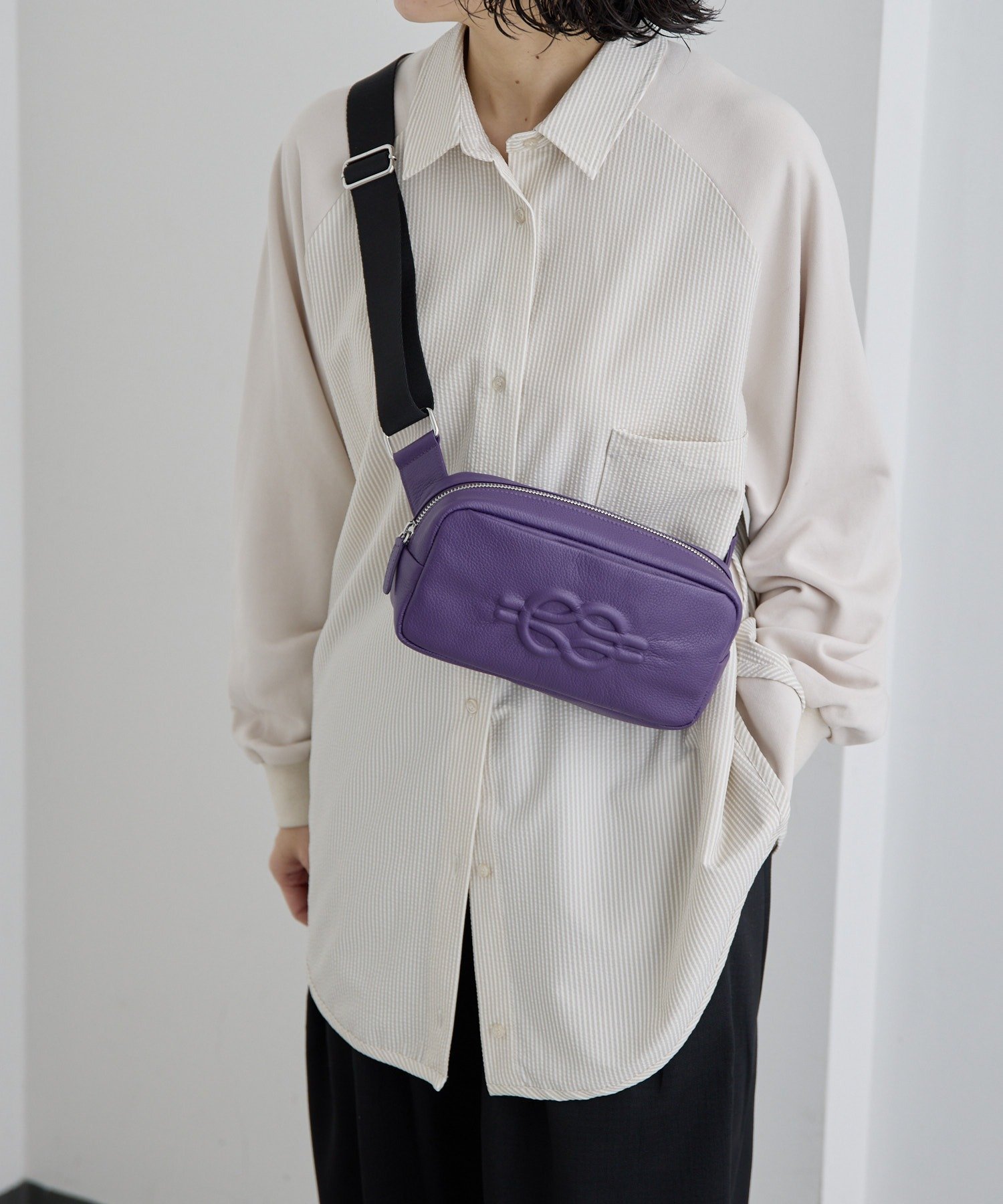 ear PAPILLONNER｜《本革/超軽量290g》エンボスボディバッグ | Rakuten