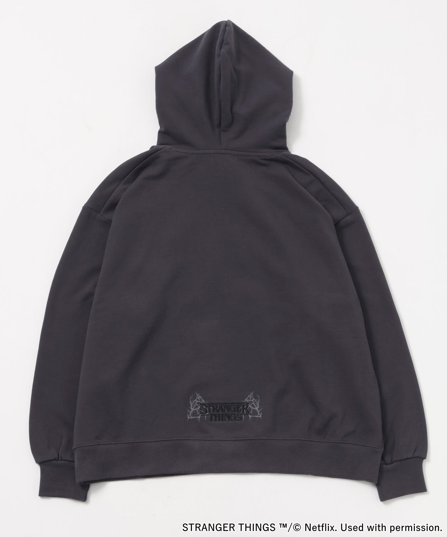 niko and ｜【STRANGER THINGS】コラボ 缶バッチ付きパーカー