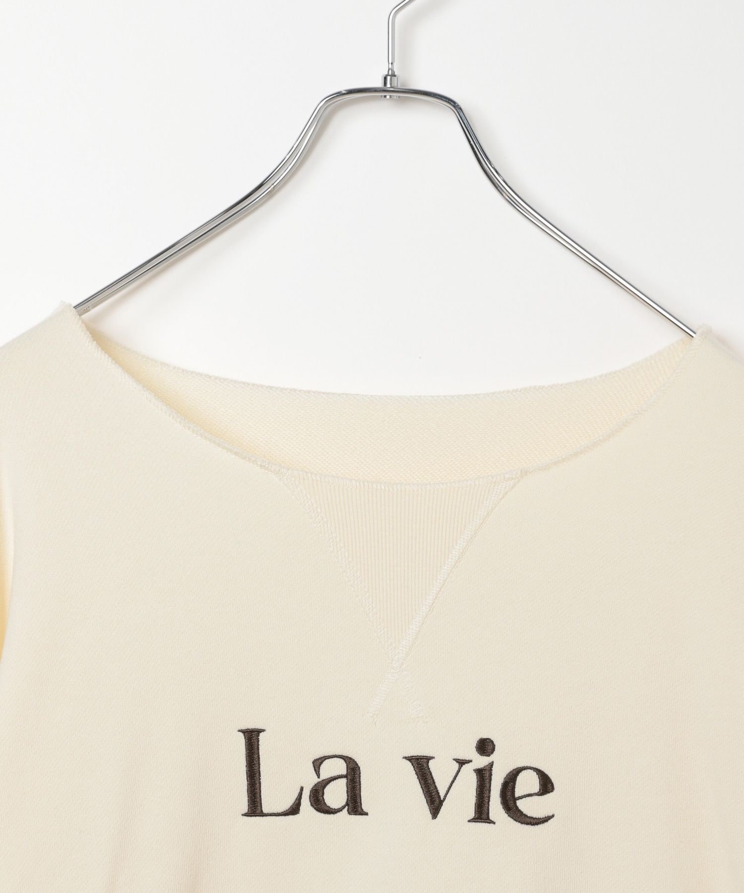 BAYFLOW｜[程よい肉感の裏毛素材]カットオフネック刺繍プルオーバー