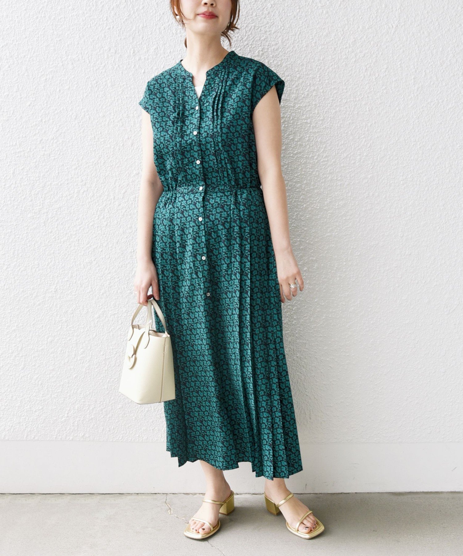 BALENCIAGA ドット柄プリーツワンピース　タグ付き　21AW 値段交渉可 BALENCIAGA ドット柄プリーツワンピース タグ付き 21AW 値段交渉可