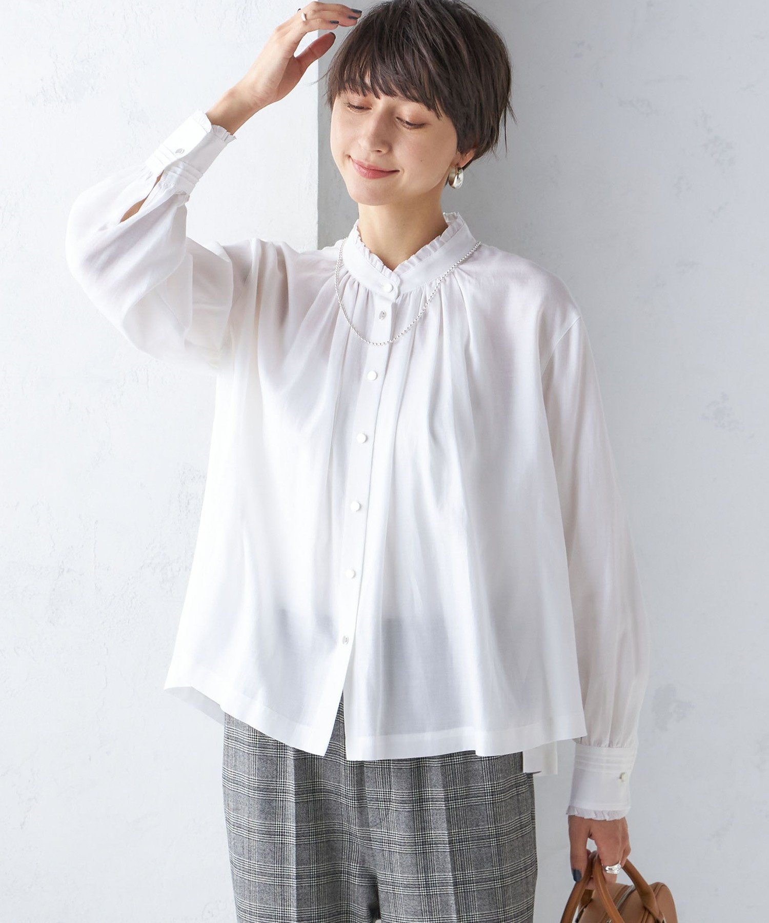 スキッパーネックフロントギャザーブラウス quaranciel:〈洗濯機可能〉リネン ミックス フロントギャザー