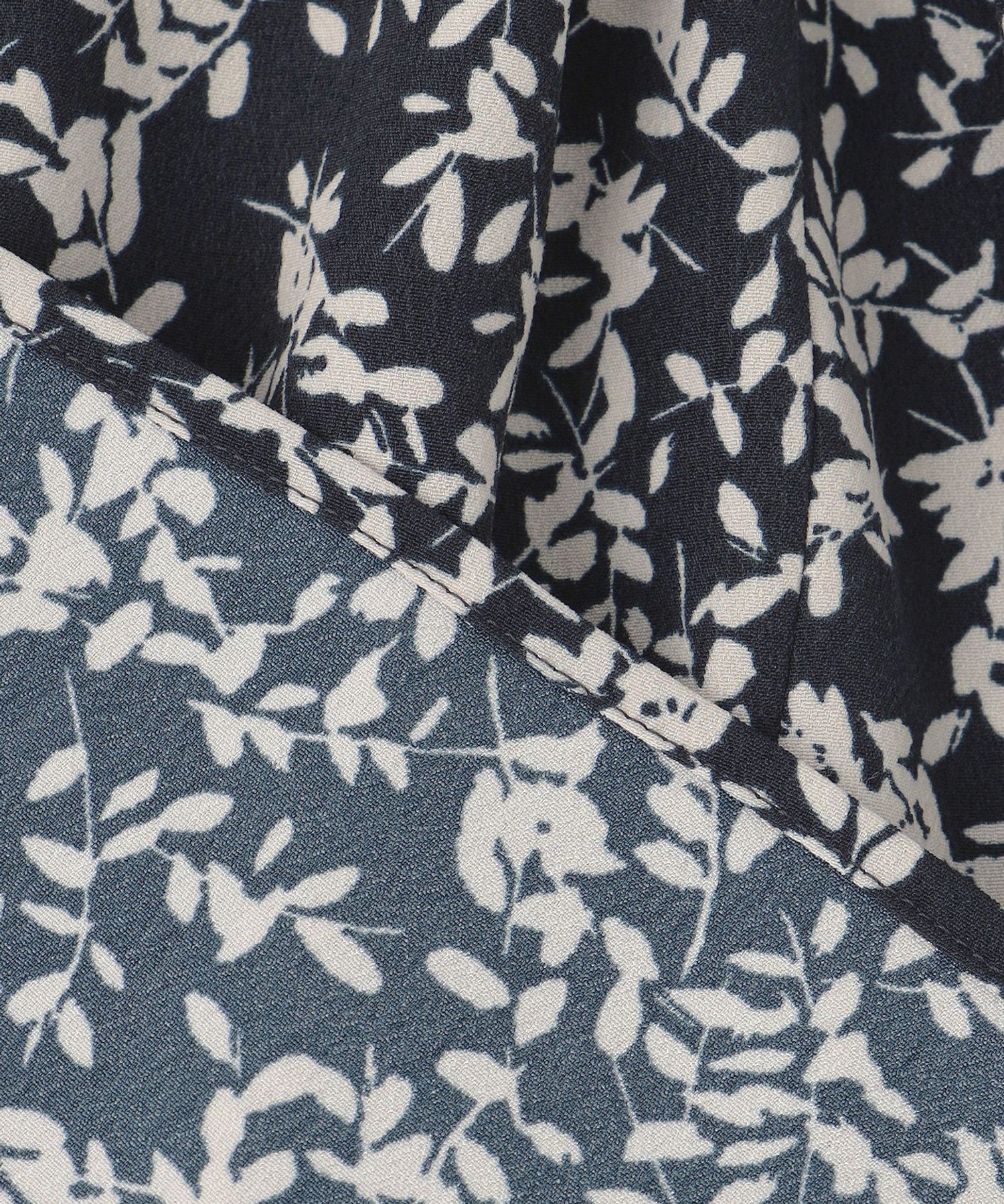 23区｜【洗える】シャドーリーフ プリント ブラウス | Rakuten Fashion