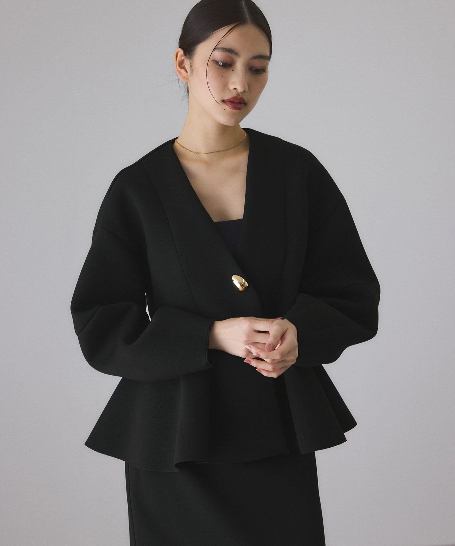 ADAM ET ROPE'｜エッグブローチ付きペプラムカーディガン | Rakuten