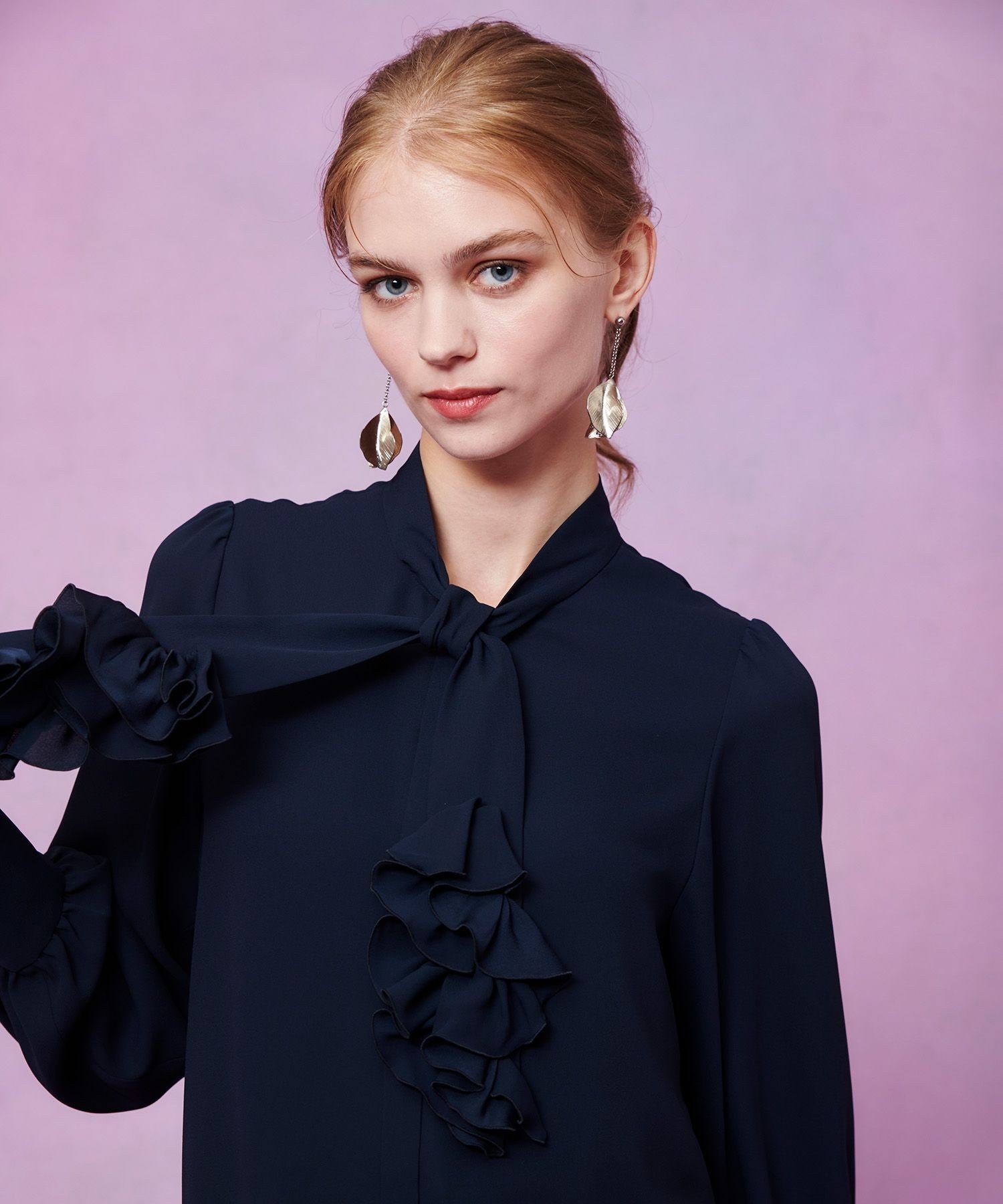 allureville｜【LOULOU WILLOUGHBY】ペタルフリルボウタイブラウス