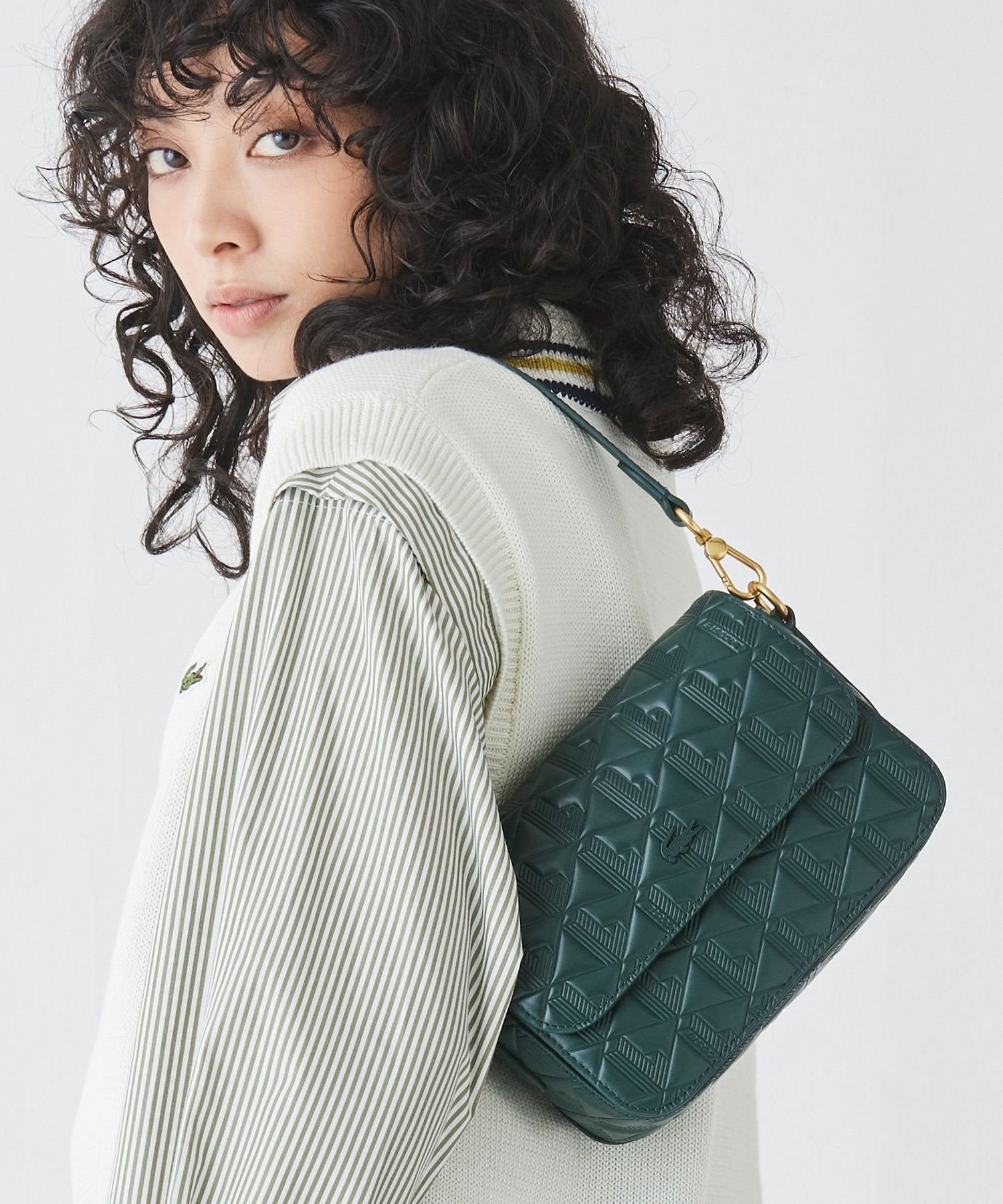 LACOSTE｜マヘキ レザーメッセンジャーバッグ / ショルダーバッグ